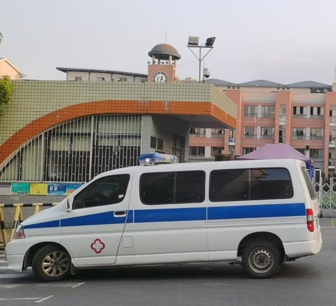 合浦救护车出租护送骨折病人一公里多少钱